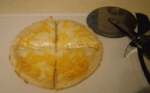 cut pizza