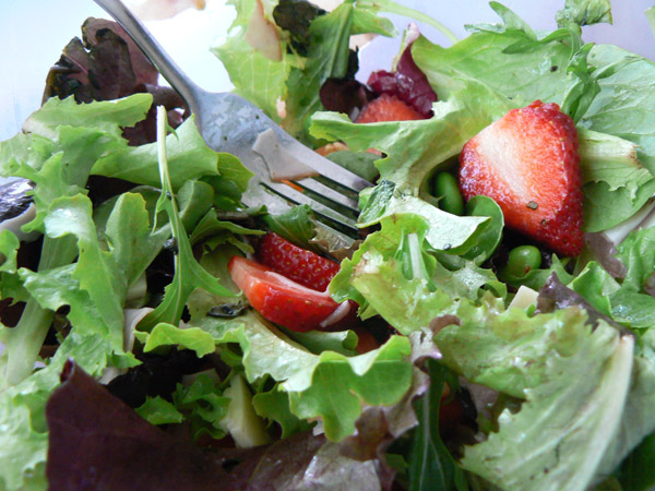 Strawberry, Edamame and Walnut Salad